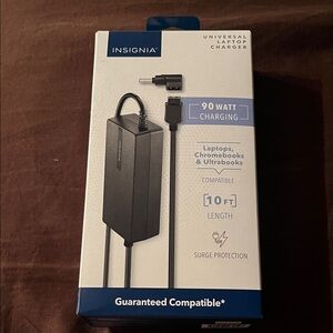 Insignia Universal Laptop Charger - Black